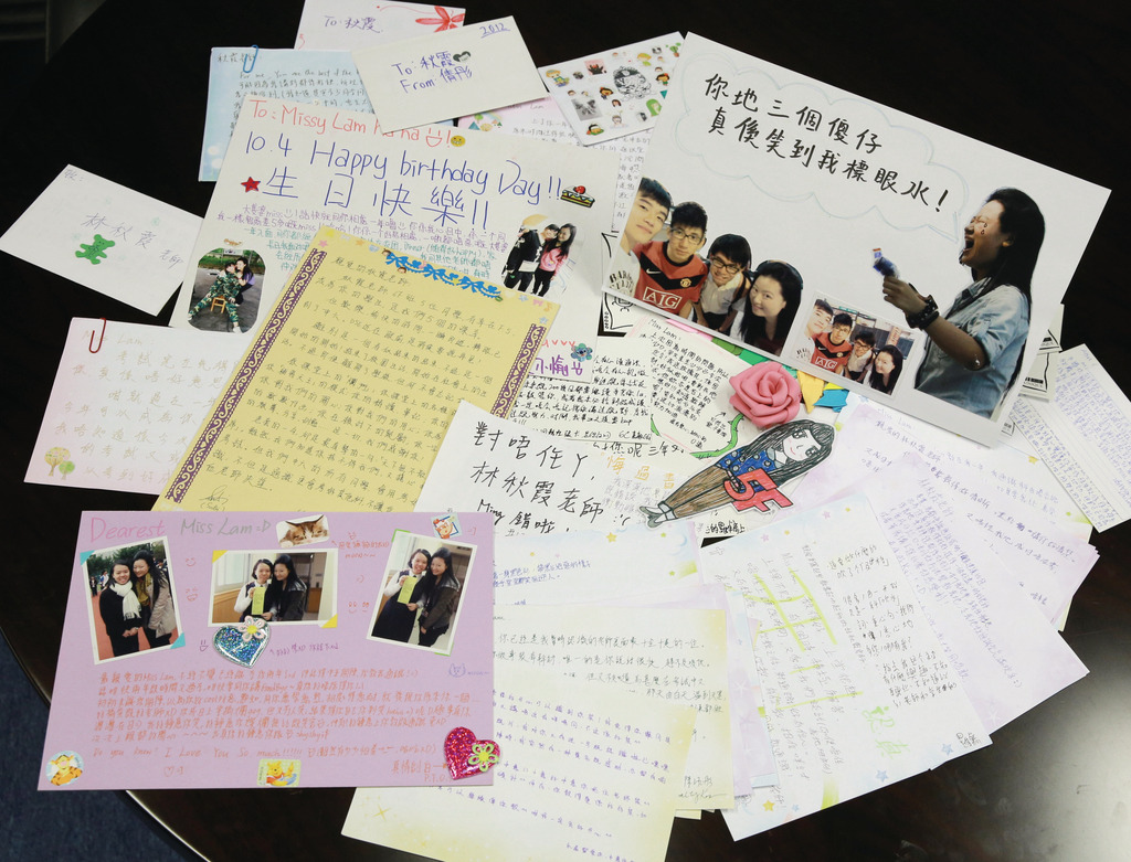 於Band2學校任教4年，林秋霞收到很多學生的感謝卡，笑言每張都十分珍貴。(梁偉榮攝)