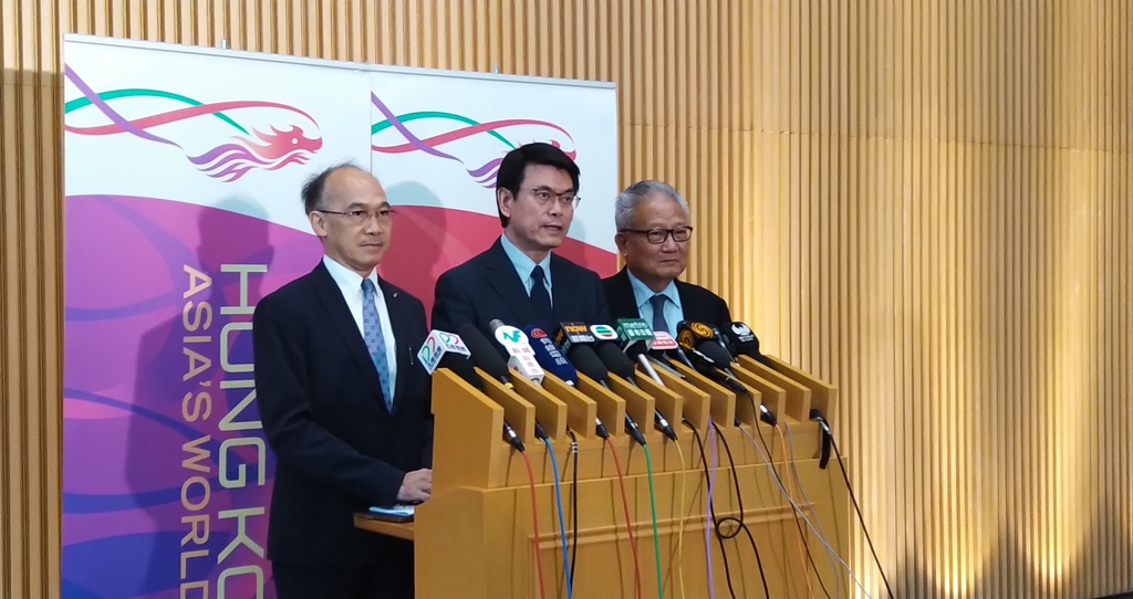 商務及經濟發展局局長邱騰華稱，政府對貿易戰對香港的影響正嚴陣以待。（李素瑩攝）