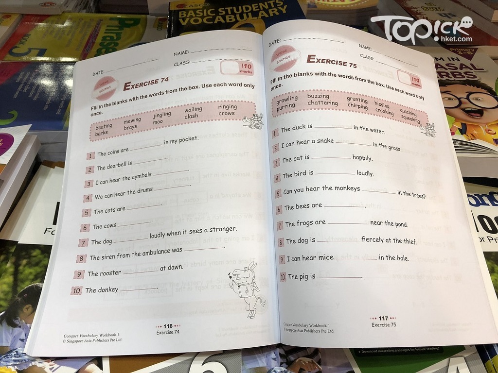 英文科練習要求學生辨認動物擬聲詞。(林愛娜攝)