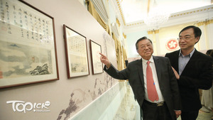香港藝術館館長司徒元傑(右)表示，「至樂樓」的館藏展覽將免費，左為至樂樓藝術發揚（非牟利）有限公司董事局主席何世柱。（陳靜儀攝）