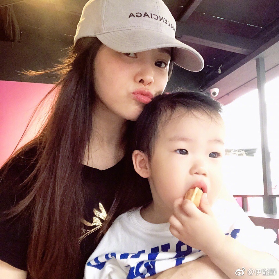女星伊能靜育有女兒米粒。（相片來源：伊能靜微博）