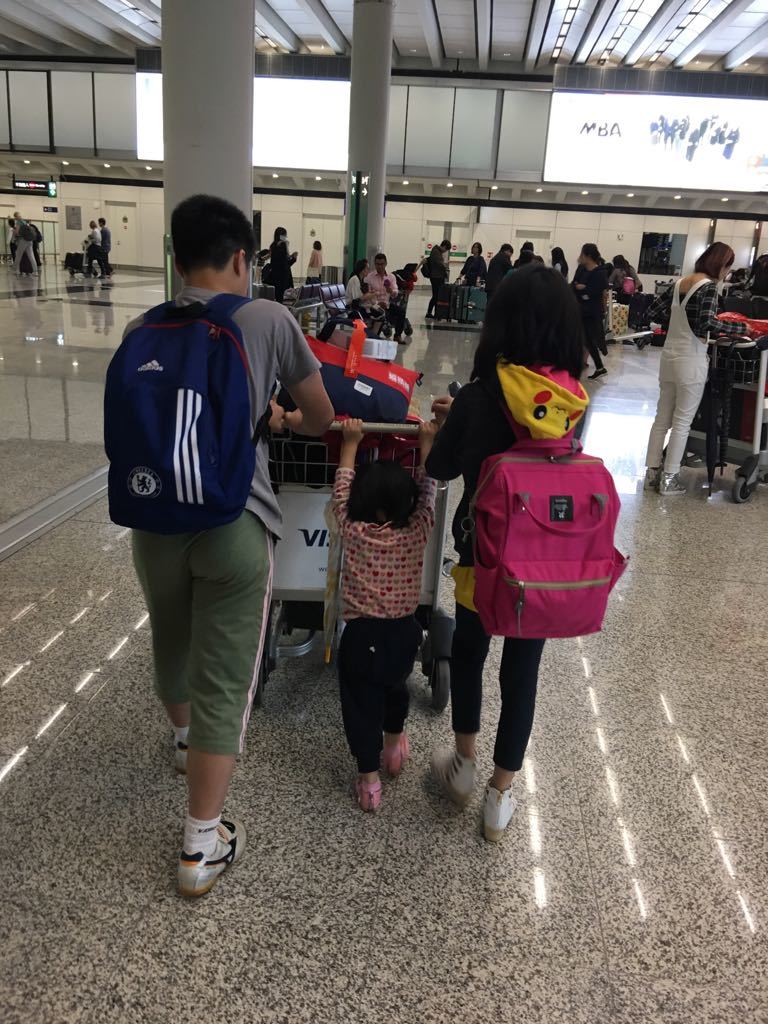錢佩佩用心為3名子女安排升學路。(受訪者提供)