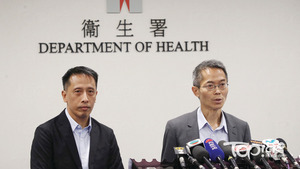 衞生防護中心總監黃加慶（右）。（林宇翔攝）