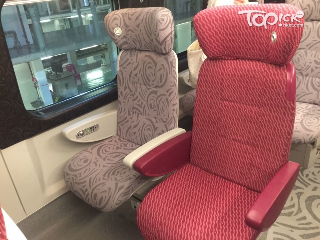 一等車廂較二等車廂闊落，每排只有兩個座位。（林曉晴攝）