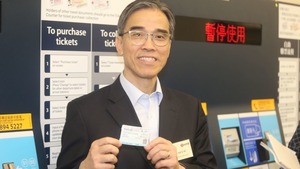 港鐵車務總監劉天成在出席高鐵西九龍站開放日時承認，高鐵近石崗的露天段有積水情況。（陳永康攝）