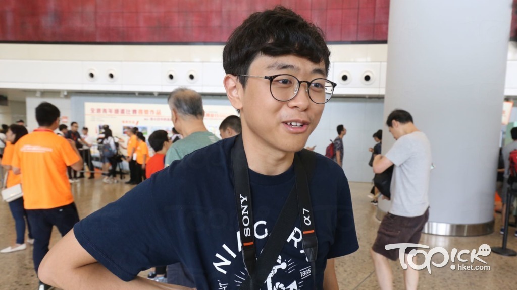 沈先生認為高鐵站設施不算新淨。（陳永康攝）