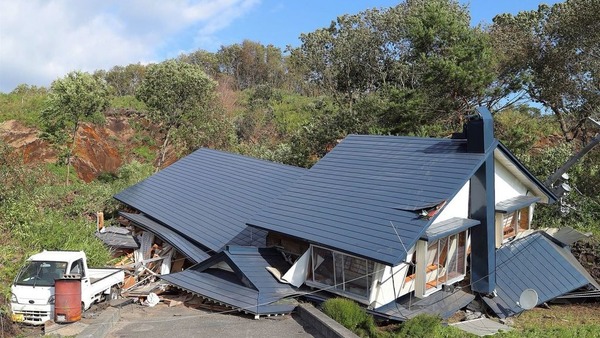 北海道發生強烈地震，造成建築物損毀。