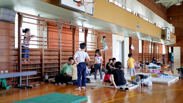 有災民入住臨時避難所。（法新社）