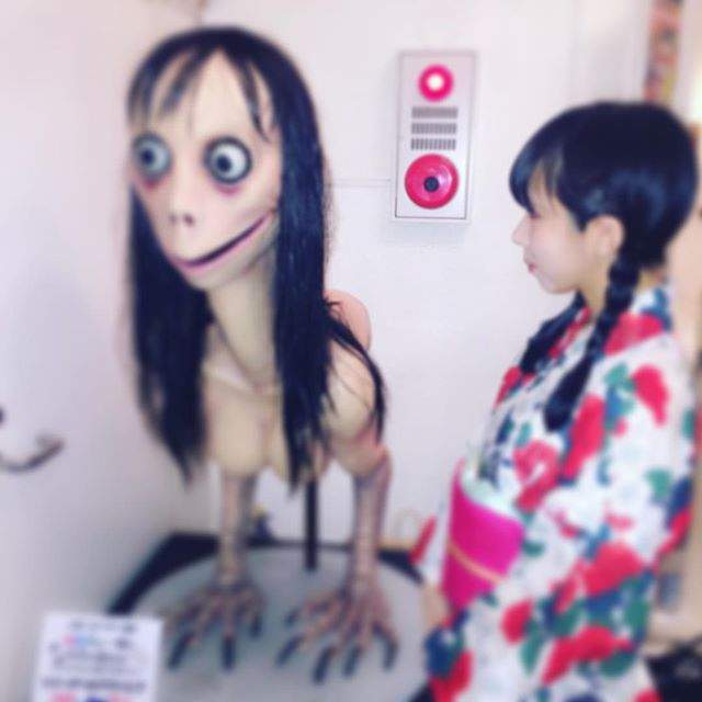 媒體相信「Momo」的原型是日本東京銀座香草畫廊的姑獲鳥女雕像。