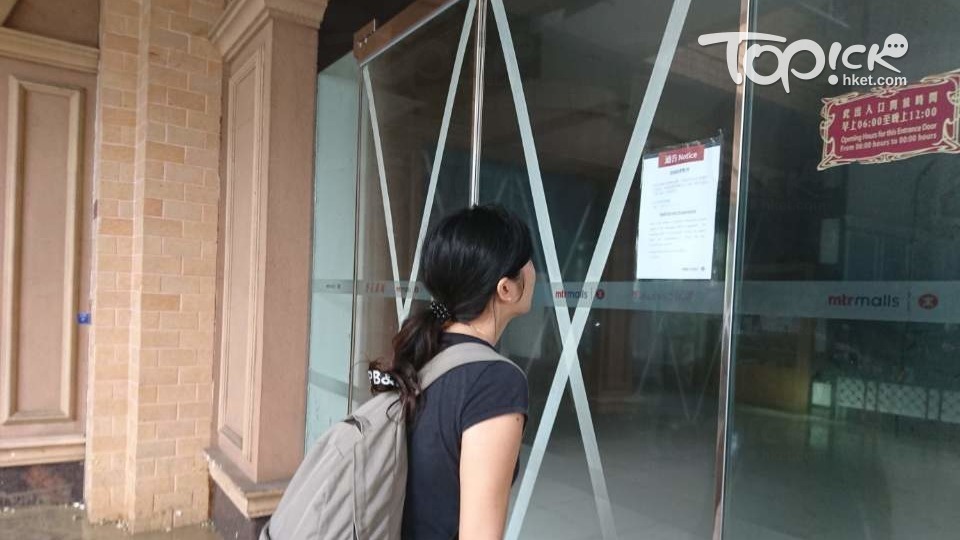 杏花邨商場仍局部停電，住戶不得其門而入。(李明佑攝)