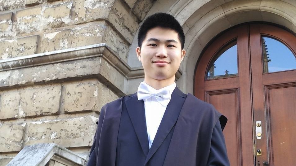 Clayton曾是受惠同學，因感計劃是自己人幫自己人，希望推廣計劃讓更多本地學子得到免費幫助。(受訪者提供)