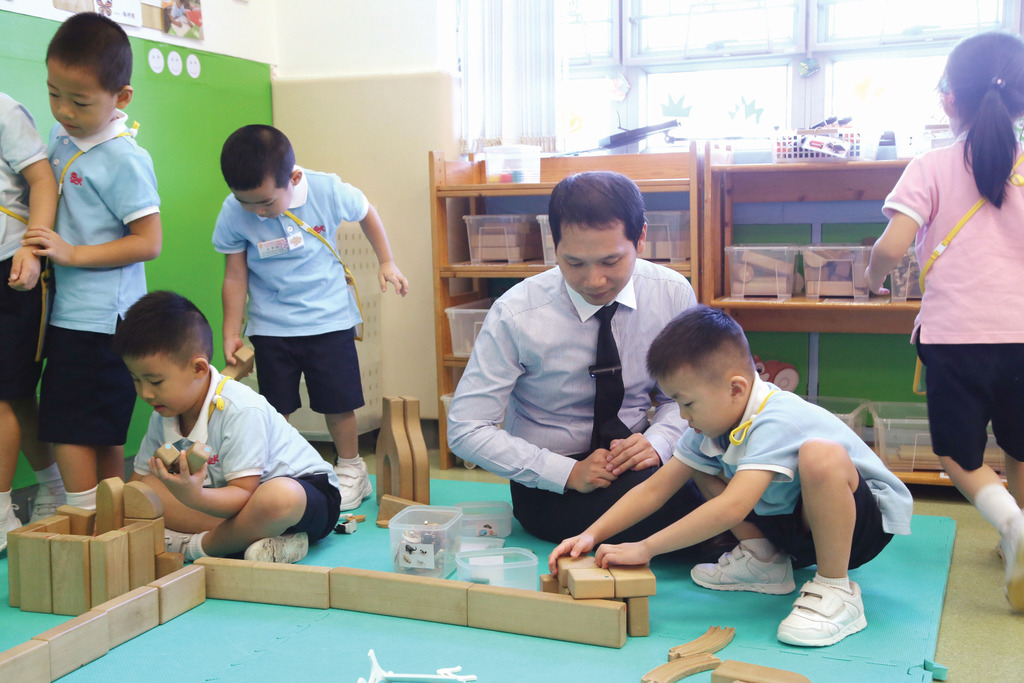 作為男校長，可以成為男學生的模範。(曾有為攝)