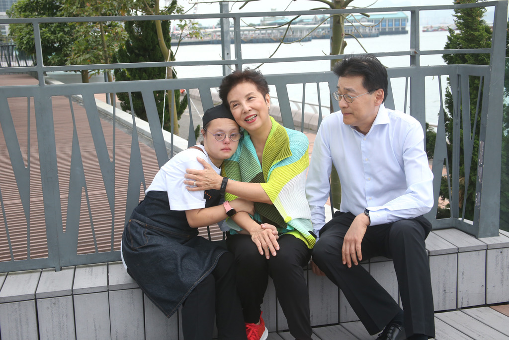 史泰祖夫婦對丹丹疼愛有加。（湯炳強攝）