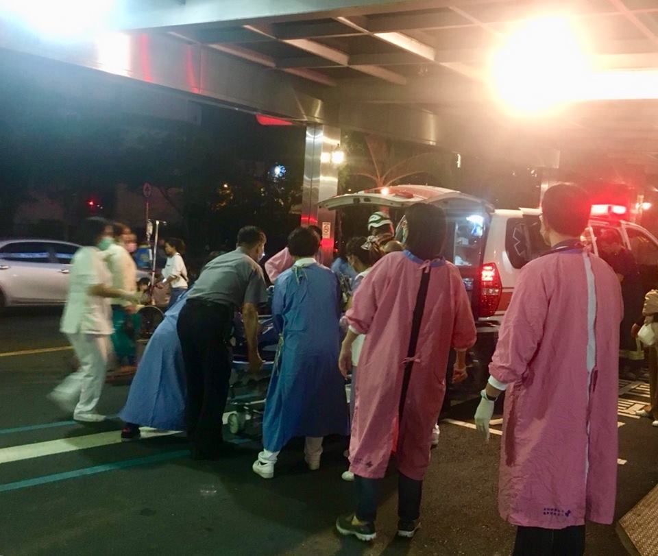 醫院陸陸續續來了很多救護車。（圖片來源：羅東博愛醫院）