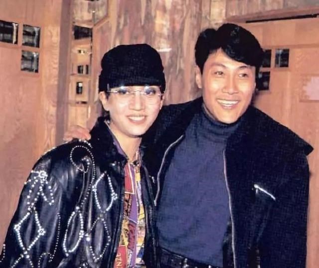 林國斌在1990年曾跟梅艷芳拍拖，惜無疾而終。