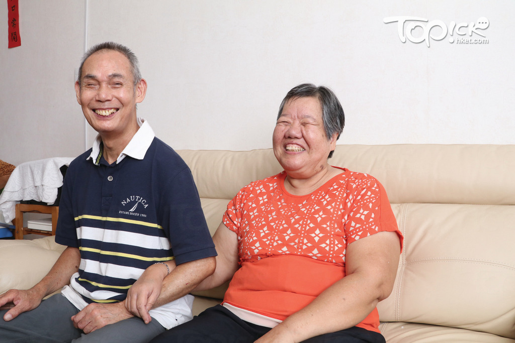 雖然滿頭銀髮，夫婦倆仍恩愛如昔。（陳智良攝）