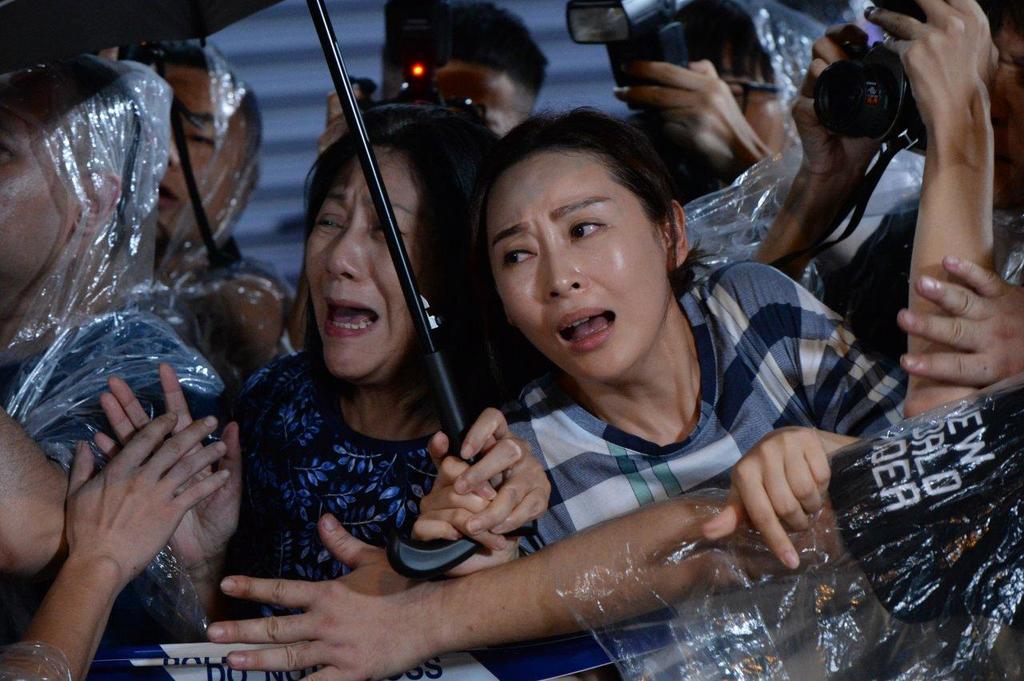 《跳躍生命線》內，楊卓娜演的游子嵐，因丈夫在工業意外身亡，剩下她與野蠻奶奶相依為命。