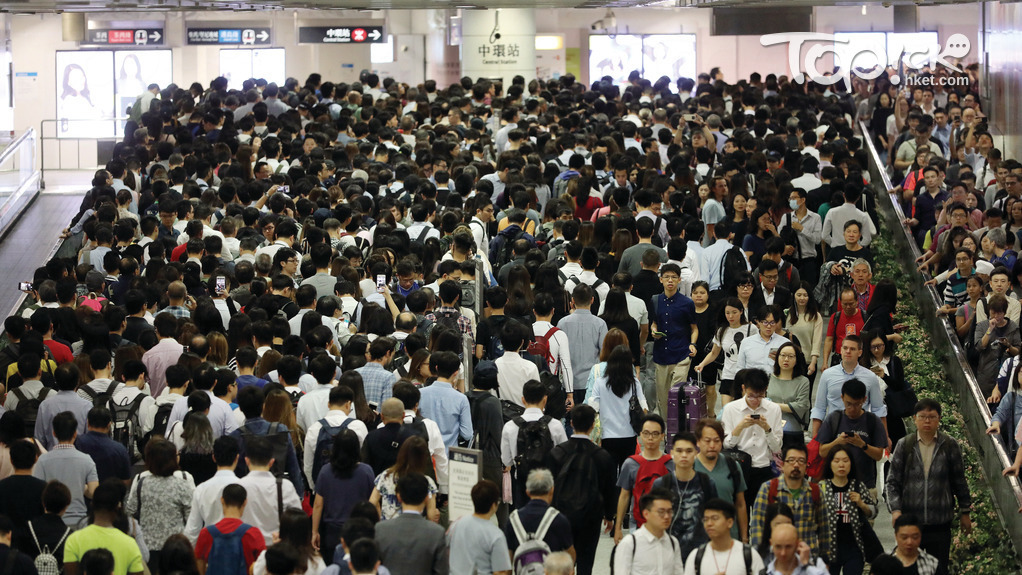 港鐵四綫故障周末推票價優惠，議員批回饋對象錯誤。（資料圖片）