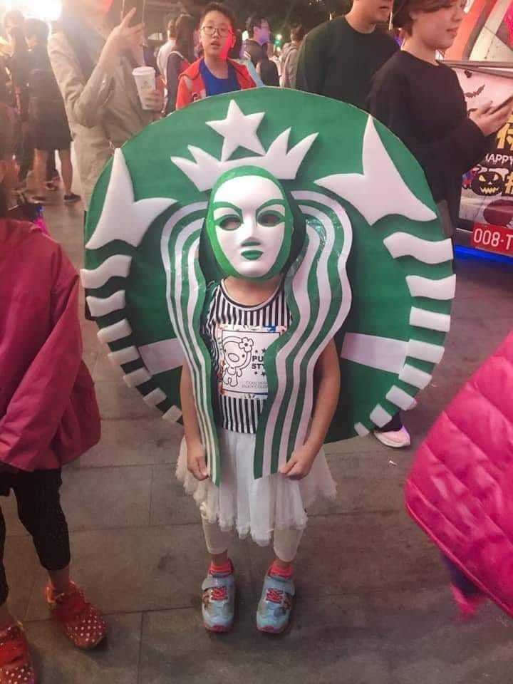Starbucks logo也可以成為萬聖節裝扮主題。（相片來源：Facebook群組）