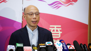 垃圾徵費能否2020年如期落實，環境局長黃錦星坦言「充滿挑戰」。