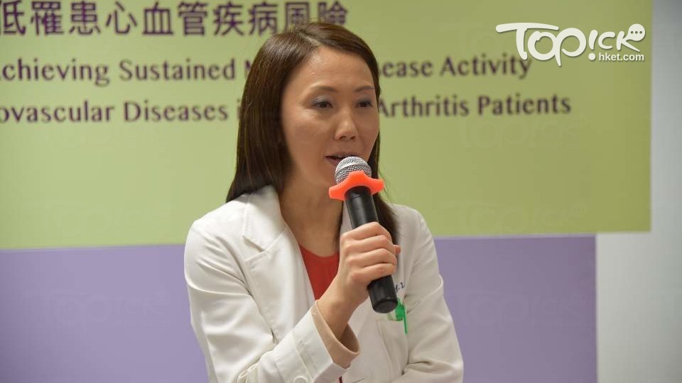 譚麗珊教授建議，銀屑病患者如有懷疑，可抽血檢驗心血管健康。(李明佑攝)