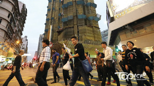 馬頭圍道不時擠滿過馬路的內地客。（張永康攝）