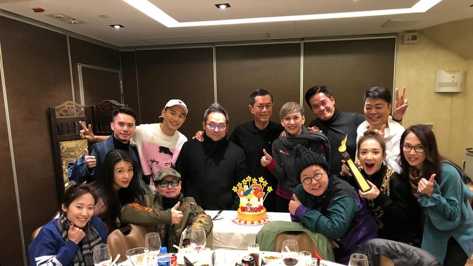 演藝人協會成員為古仔獲叱咤我最喜愛男歌獎慶祝。（鄭啟泰facebook）