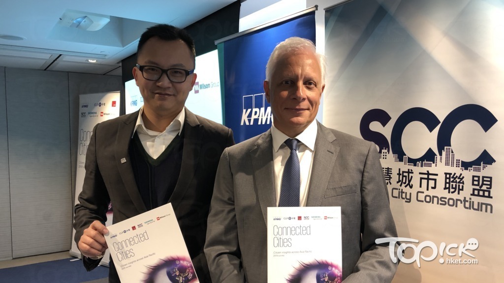 楊全盛(左)建議，政府可在公共服務專營權中，加入開放數據條款，促進有關機構公開數據。（晴報記者攝）