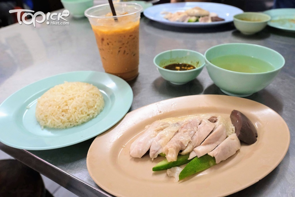 自選雞腿肉加油飯（70泰銖/約17.5港元），另外可配泰式奶茶（25泰銖/約6港元）。（攝影：陸明敏）