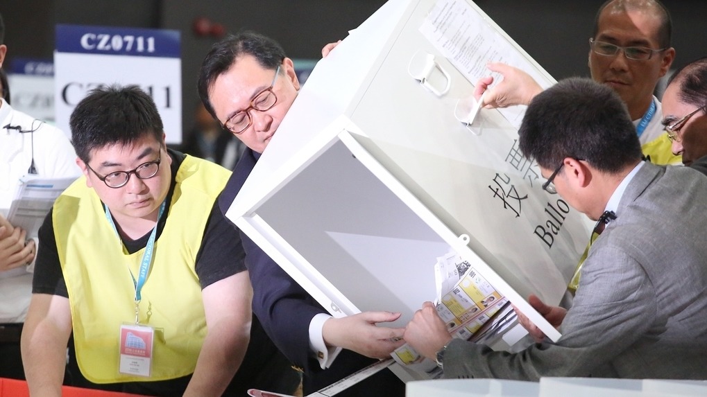 政府建議在明年立法會選舉，其中3個傳統功能界別選舉，試行電子點票。(資料圖片)