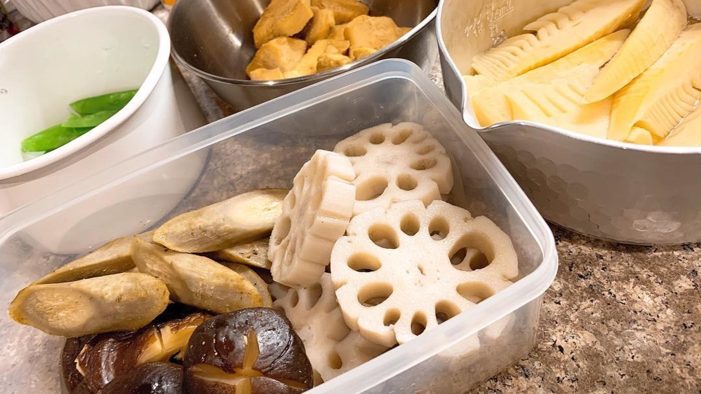 蓮藕、牛蒡、竹筍、菇類等等，都是佐佐木希常用的食材，都是低卡、高纖、有飽肚感的。（IG圖片）