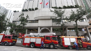東區法院起火，消防到場迅即救熄（曾秋文攝）