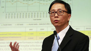 何栢良不建議市民驗血確定是否曾接種疫苗，因驗血費用並不便宜。（資料圖片）