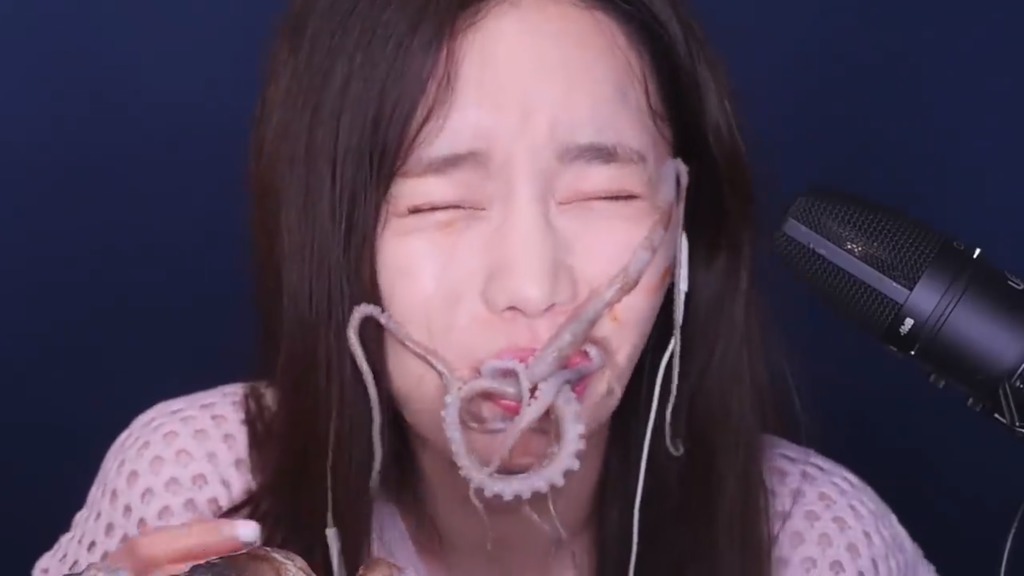 八爪魚腳不斷爭扎。（取自먹방본좌）