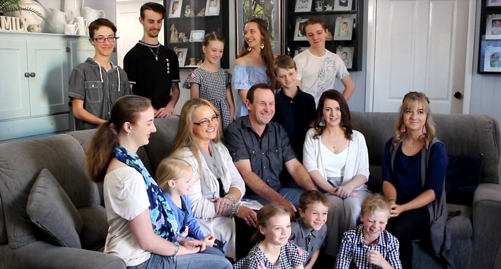 有子女成家，現時未有全家18人共同生活。（圖片︰The Bonell Family facebook）