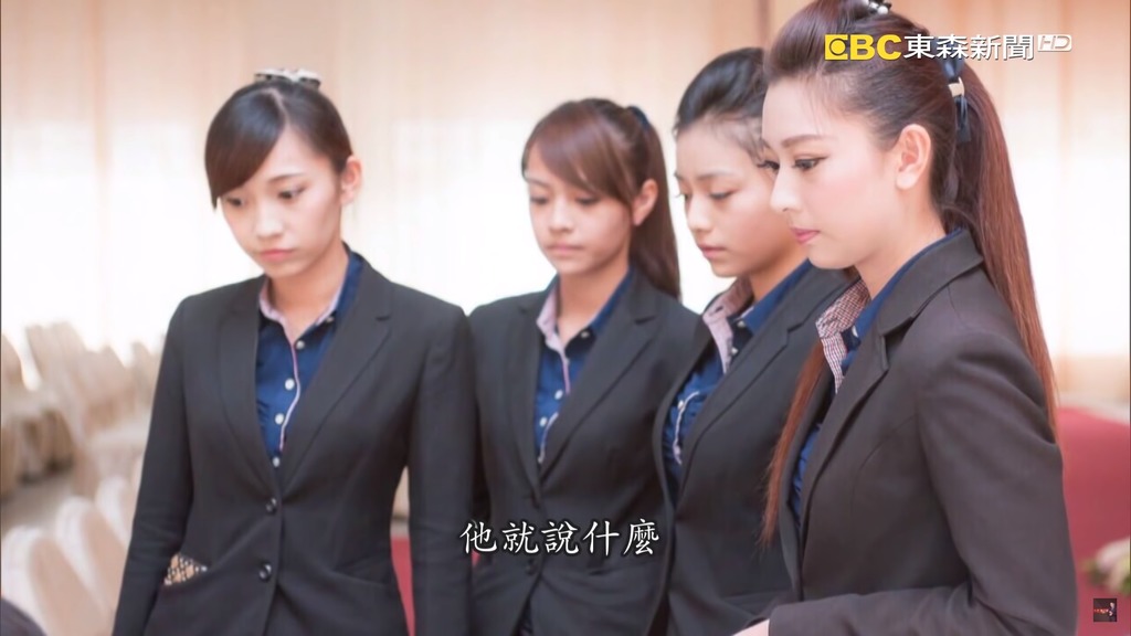 二姐(最右)擁特殊體質，起初工作時會感到不舒服。(東森影片截圖)