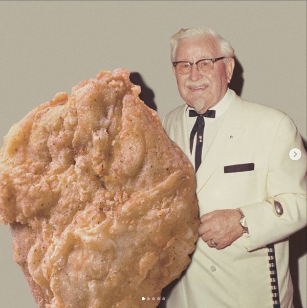 KFC IG公開肯德基上校新形象 肚腩爺爺變腹肌西裝型男