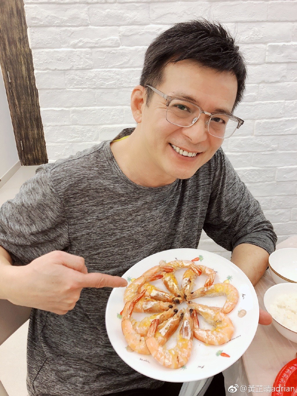 女兒黃芷晴早在微博公開讚揚爸爸黃日華。（取自黃芷晴微博）