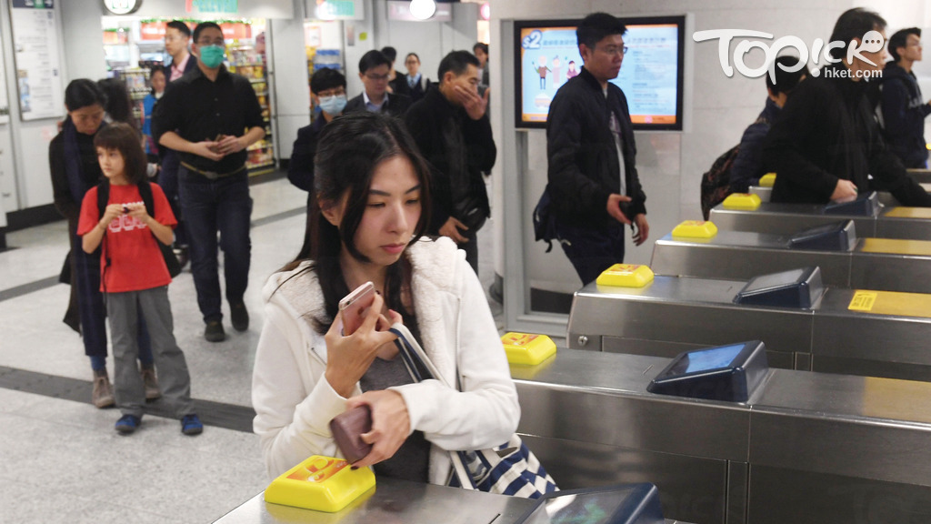 港鐵據票價調整機制，6月可加價3.3%。（資料圖片）