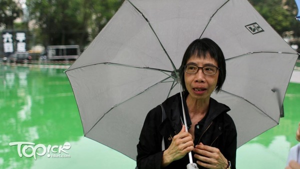 63歲林女士首度參與六四晚會。（梁偉榮攝）