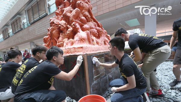 六四30周年，港大約50名學生洗刷國殤之柱及重髹太古橋，望港人捍衞公義。(資料圖片)