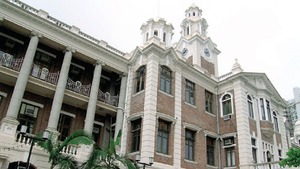 學友社學生輔導顧問吳寶城表示，應屆文憑試考生主要關注各大學的熱門新課程及計分方法轉變。（資料圖片）