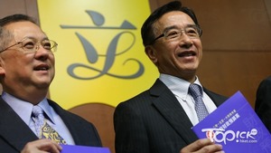 自由黨榮譽主席田北俊今日突然出擊，指與該黨3名榮譽主席周梁淑怡、方剛和劉健儀商討後，決定向黨主席張宇人發信，要求他辭去行會成員一職。張宇人暫未回應。