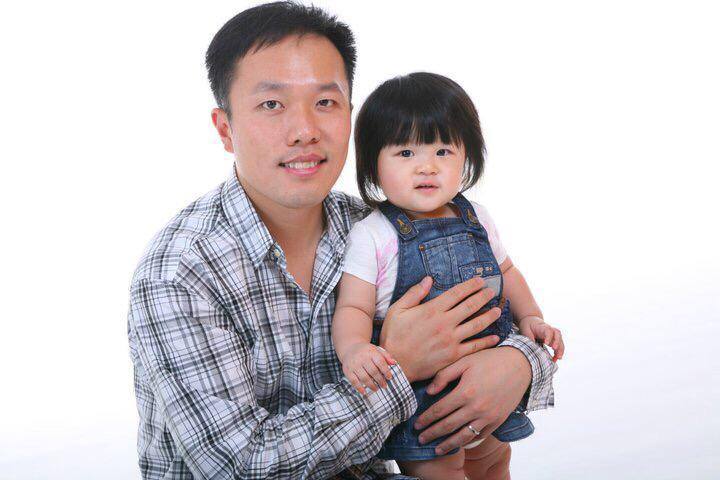 Harry與女兒童年時的合照。（受訪者提供）