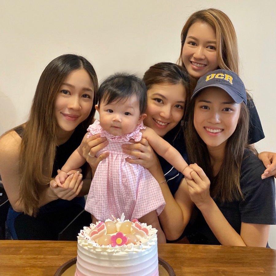 單文柔的好姊妹一起跟小豬比慶祝半歲生日。(IG圖片)