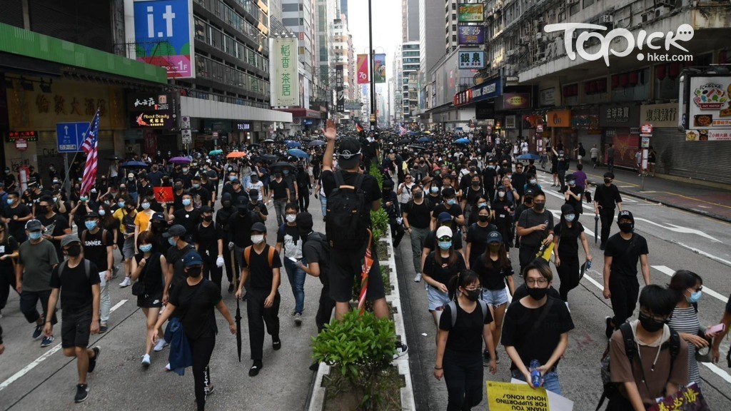 警方約3時40分表示，因應有暴徒在旺角、油麻地、佐敦及尖沙咀一帶，大肆破壞店舖及公共設施，警方將進行驅散及拘捕行動。(程志遠攝)