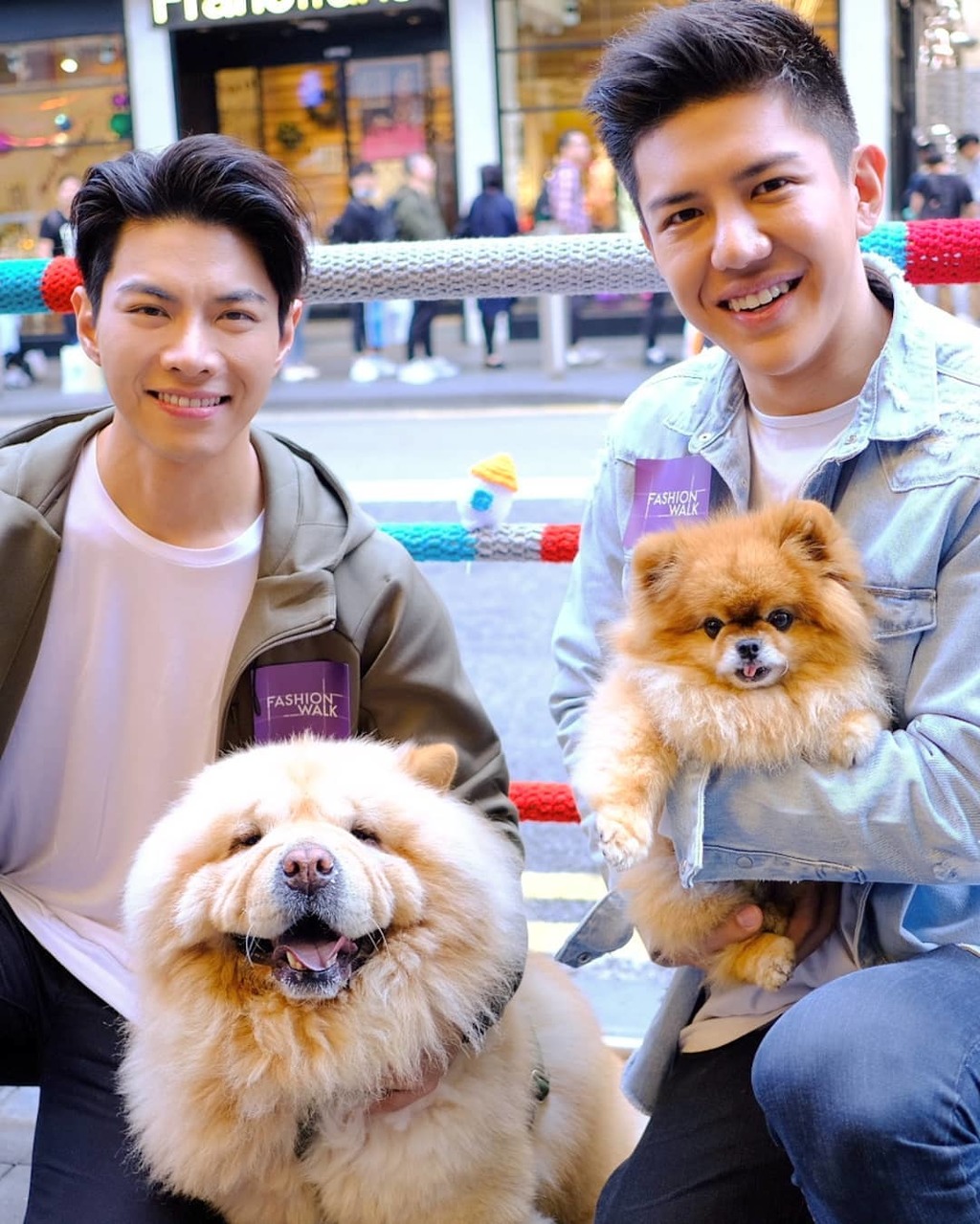 羅天宇與弟弟胡㻗與愛犬出席活動。（取自羅天宇IG）