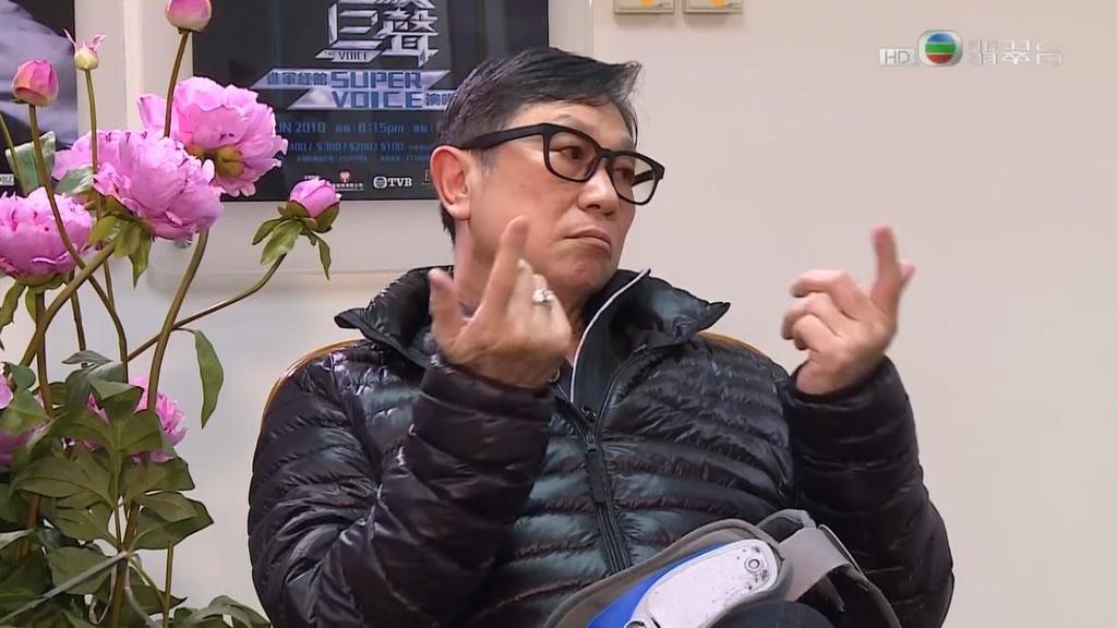 羅浩楷於康復後已不用再戴上頸箍。（影片截圖）