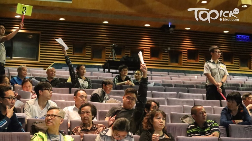 今年年宵首度不設乾貨攤位，競投氣氛差，深水埗的濕貨攤位大多以底價成交。(胡靜嫻攝)