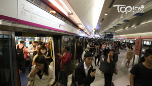 受社會事件影響，港鐵重鐵綫10月載客量較去年同期跌逾3700萬人次。（陳國峰攝）